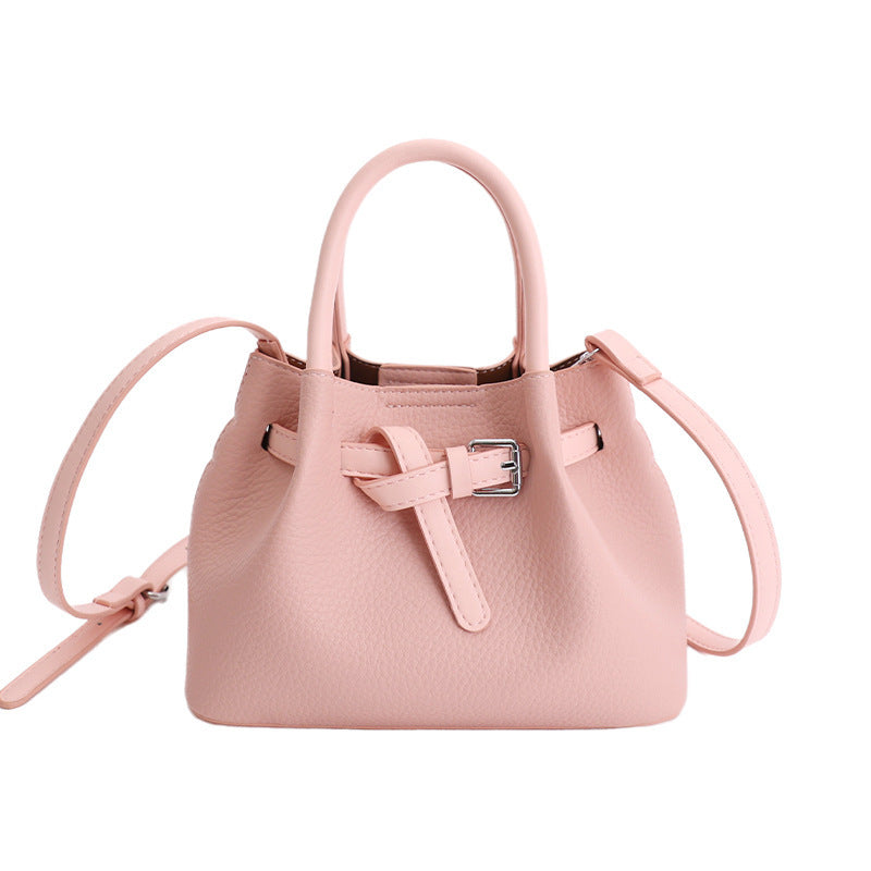 Damen Designer Bucket Bag mit verspieltem Tieranhänger Nord Taschen