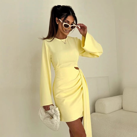 Damen Elegantes Wickel‑Minikleid mit seitlicher Tailleöffnung, weiten Trompetenärmeln und drapierter Taillenpartie Nord Taschen