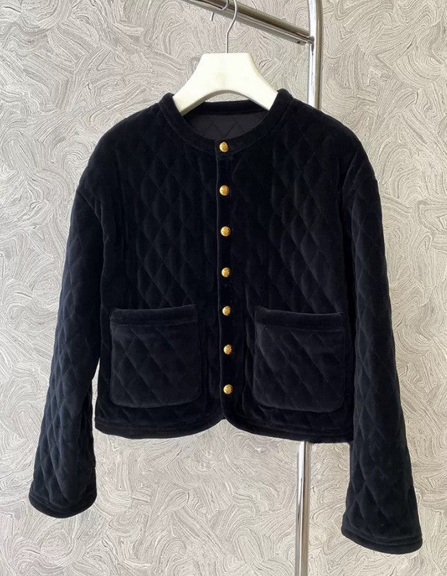Damen kurz geschnittene gesteppte Samt-Cardigan mit goldenen Medaillonknöpfen Nord Taschen