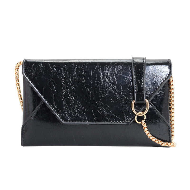 Damen elegante Clutch-Tasche mit glänzender Oberfläche und Kettenakzent Nord Taschen
