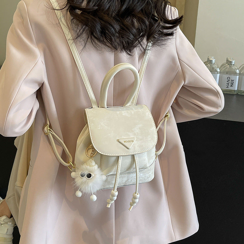 Damen Mini-Rucksack mit verspieltem Design und Plüschanhänger Nord Taschen