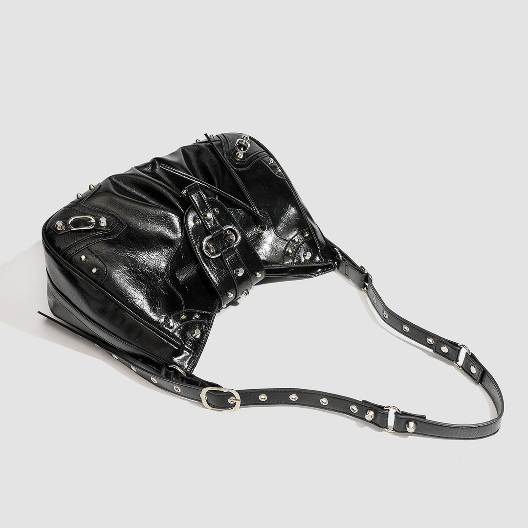 Damen Hobo-Tasche mit dekorativen Nieten und glänzendem Finish Nord Taschen