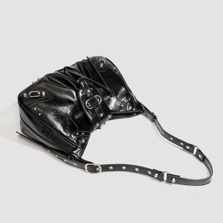 Damen Hobo-Tasche mit dekorativen Nieten und glänzendem Finish Nord Taschen