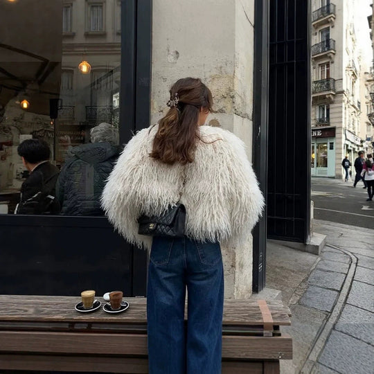 Damen kurze Bouclé‑Faux‑Fur‑Jacke mit voluminösem Langflor und kastiger Silhouette Nord Taschen