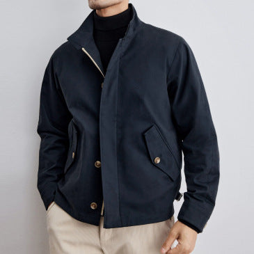 Herren Kurzblouson im Military-Style aus technischem Baumwollmischgewebe mit Stehkragen und verdeckter Reißverschlussblende Nord Taschen
