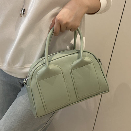 Damen Mini-Handtasche mit niedlichem Plüschanhänger und filigraner Schleifenverzierung Nord Taschen