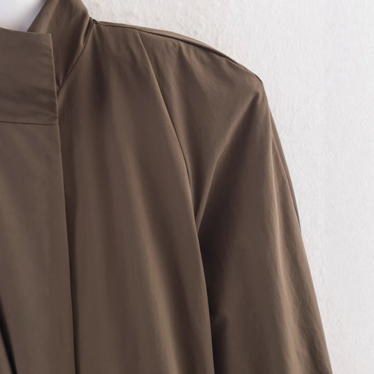 Damen Kurztrench mit hohem Stehkragen, doppelter Druckknopfleiste und Taillengürtel Nord Taschen