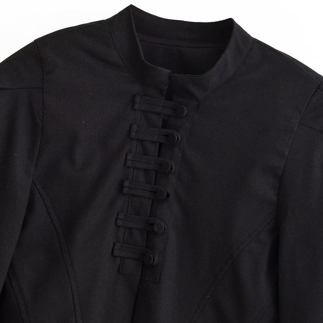 Damen kurz taillierte Jacke mit Stehkragen und dekorativer Schlaufenleiste Nord Taschen