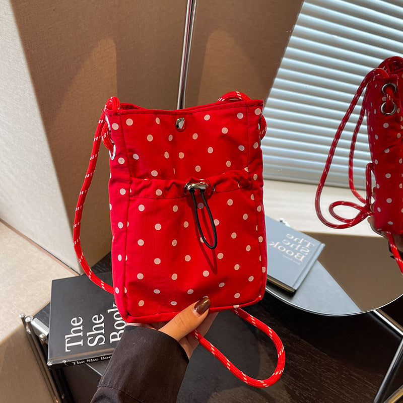 Damen Umhängetasche mit innovativem Kordelzugdesign Nord Taschen