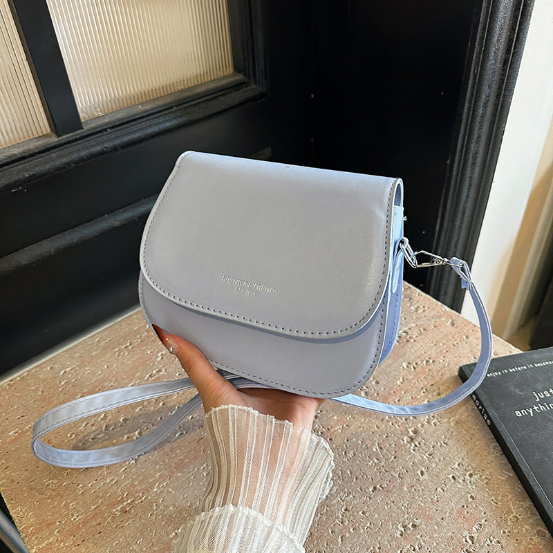 Damen Umhängetasche mit elegantem Klappverschluss und verstellbarem Schulterriemen Nord Taschen