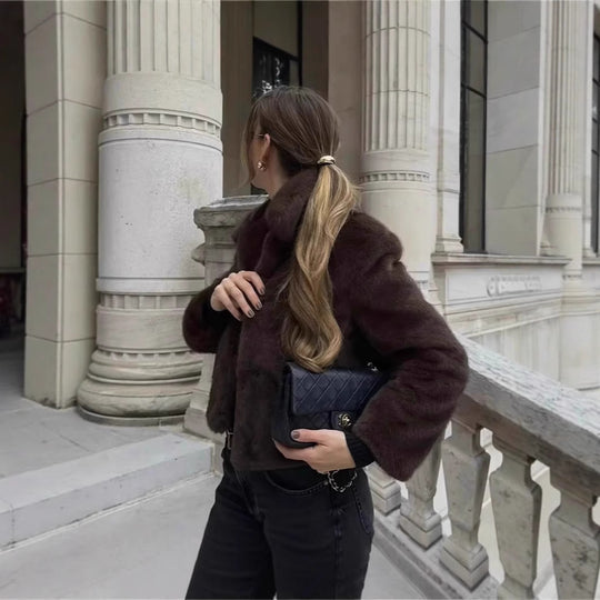 Damen Kurze Boxy-Kunstpelzjacke mit Hemdkragen und dichter Hochflorstruktur Nord Taschen