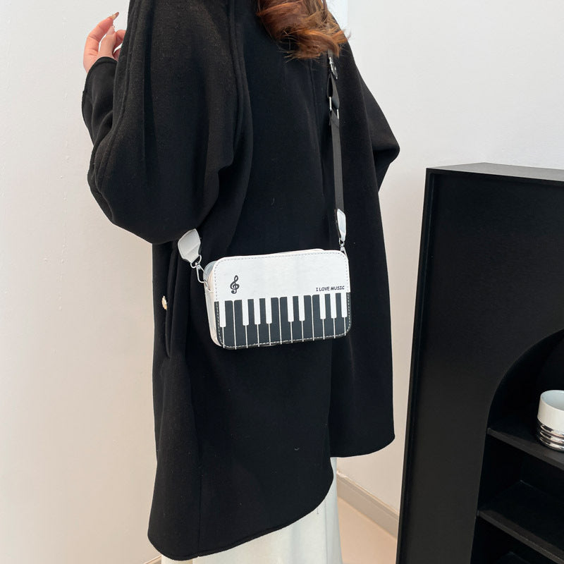 Damen Umhängetasche mit musikalischem Klaviertastendesign Nord Taschen