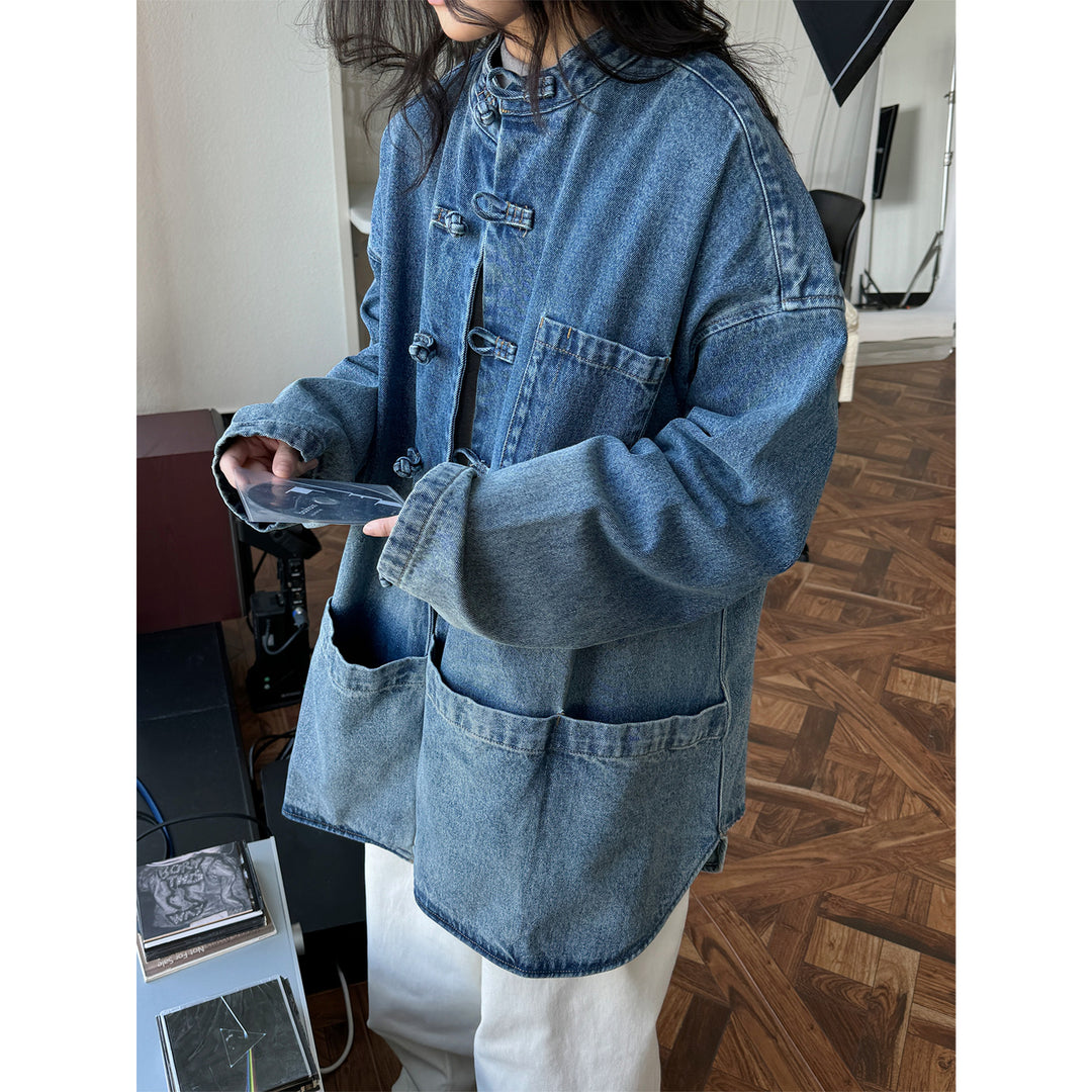 Damen Oversized Jeansjacke im Utility‑Stil mit Mandarinkragen und Knebelverschlüssen Nord Taschen