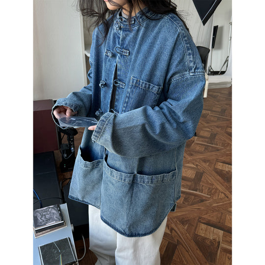 Damen Oversized Jeansjacke im Utility‑Stil mit Mandarinkragen und Knebelverschlüssen Nord Taschen