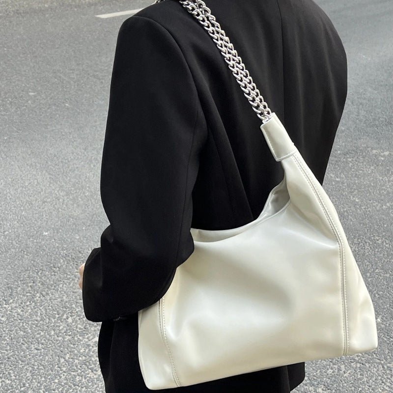 Damen eleganter Hobo-Tasche mit dekorativer Kette Nord Taschen
