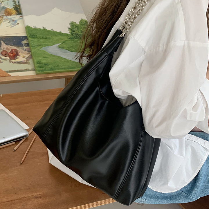 Damen Hobo-Tasche mit elegantem Kettenhenkel und modernem Design Nord Taschen