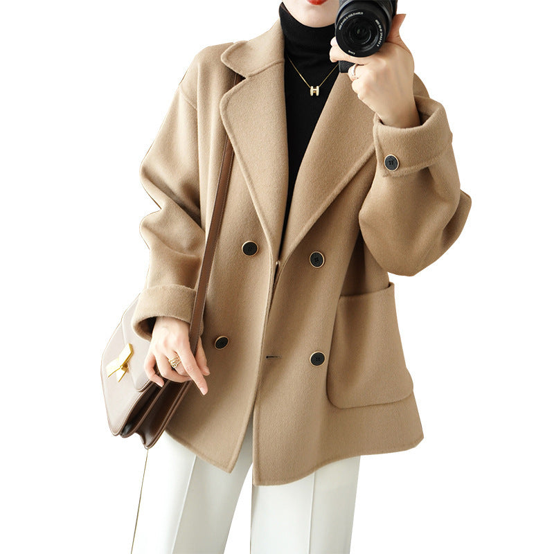 Damen Kurzer doppeltreihiger Wollmix-Mantel mit Reverskragen und kastiger Oversize‑Silhouette Nord Taschen