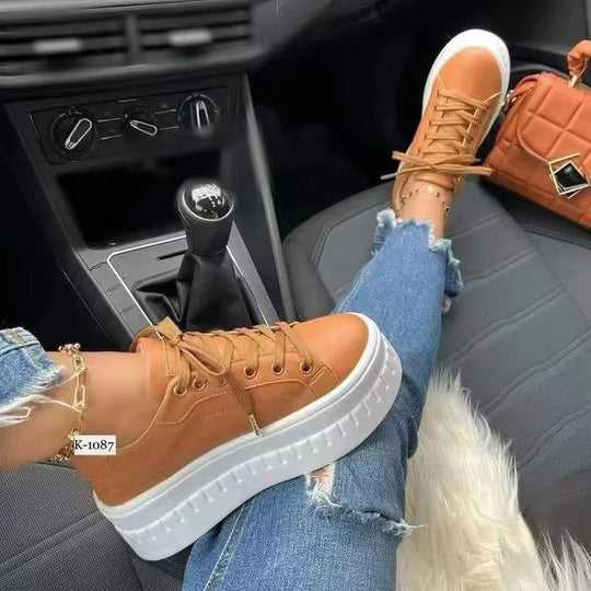 Damen trendige Plateau Sneakers mit glänzender Oberfläche