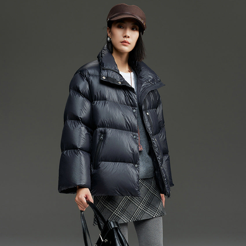 Damen Kurz geschnittene gesteppte Daunenjacke mit hohem Stehkragen, Boxy-Silhouette und Druckknöpfen Nord Taschen