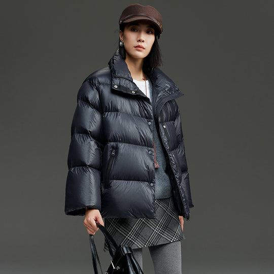 Damen Kurz geschnittene gesteppte Daunenjacke mit hohem Stehkragen, Boxy-Silhouette und Druckknöpfen Nord Taschen