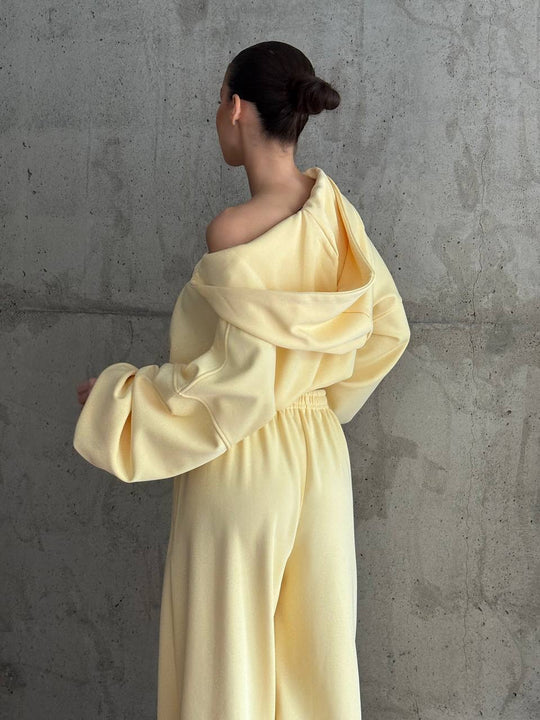 Damen cropped Kapuzen-Zipjacke mit Ballonärmeln und hochgeschnittener weiter Sweatpants-Set Nord Taschen