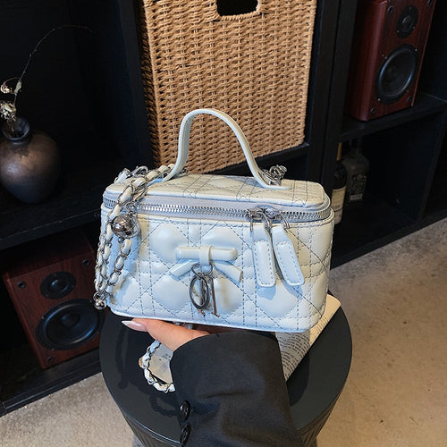 Damen Umhängetasche mit trendigem Steppdesign und eleganten Details Nord Taschen