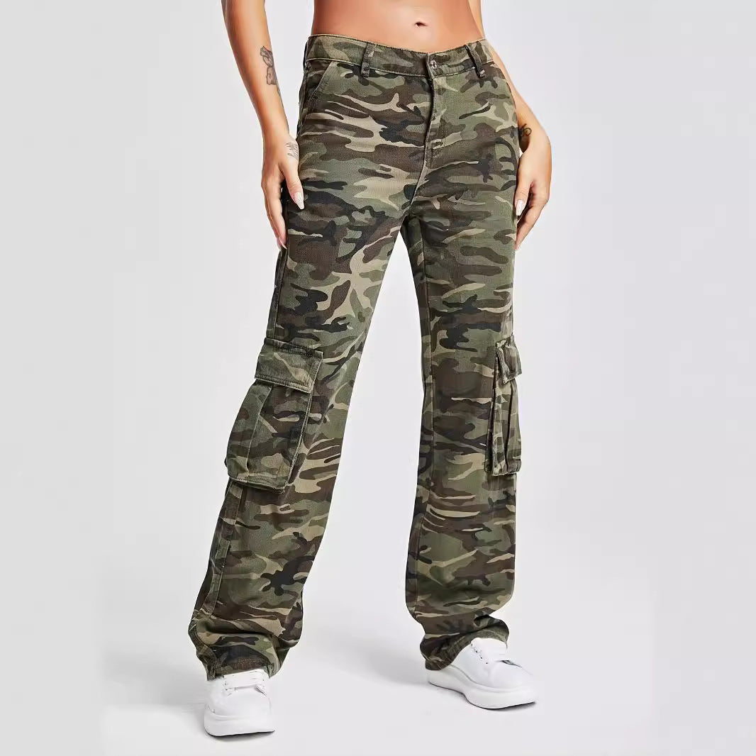 Damen Cargo-Hose im urbanen Camouflage-Stil mit praktischen Seitentaschen