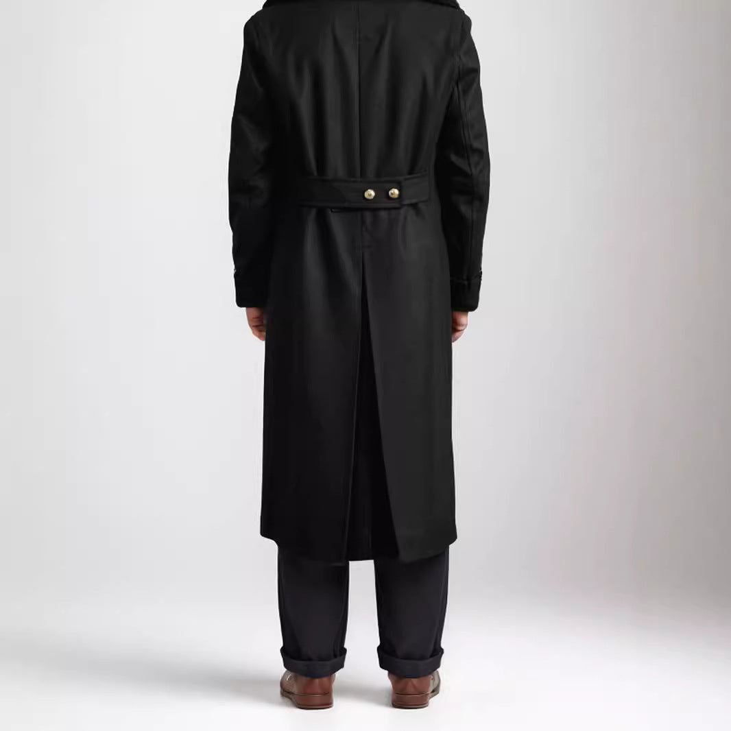 Herren Longline-Mantel im Military‑Look mit breitem Schalkragen und markanten Zierknöpfen Nord Taschen