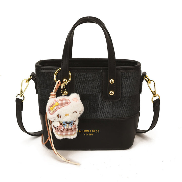 Damen Mini Schultertasche mit süßem Anhänger Nord Taschen