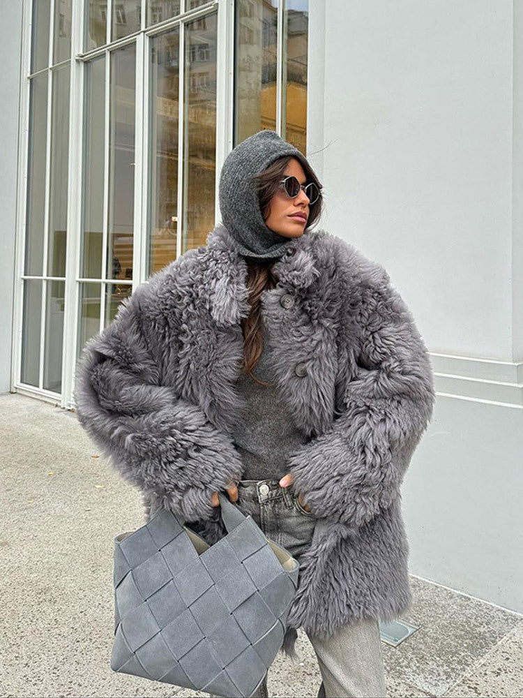 Damen Kurzer Oversize Webpelz‑Mantel mit voluminöser Lockenstruktur und Knopfverschluss Nord Taschen