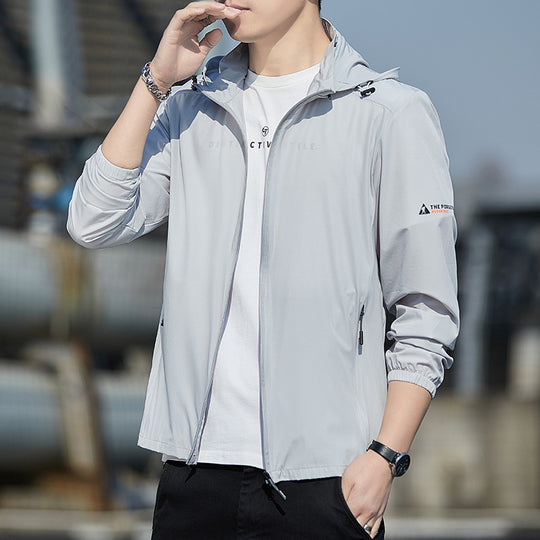 Herren Ultraleichte Wind- und Regenjacke mit Kapuze, Packfunktion und Reißverschlusstaschen Nord Taschen