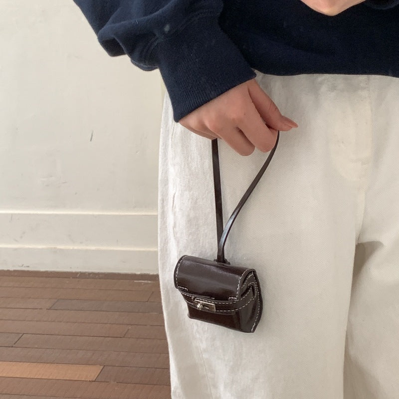 Damen Mini-Handtasche aus hochwertigem Kunstleder mit verspieltem Verschluss Nord Taschen