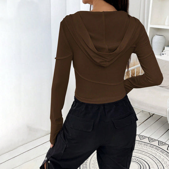 Damen geripptes Cropped-Longsleeve mit Kapuzenkragen, asymmetrischen Nähten und Trompetenärmeln Nord Taschen