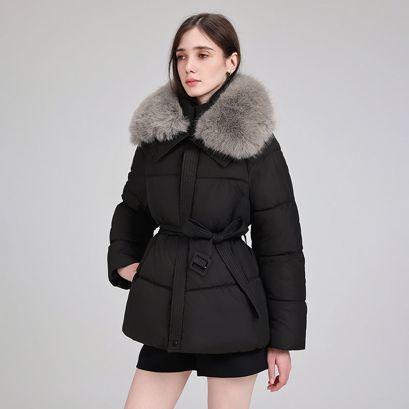 Damen nan luxuriöse kurze Pufferjacke mit integriertem Windschutzkragen und Taillengürtel Nord Taschen