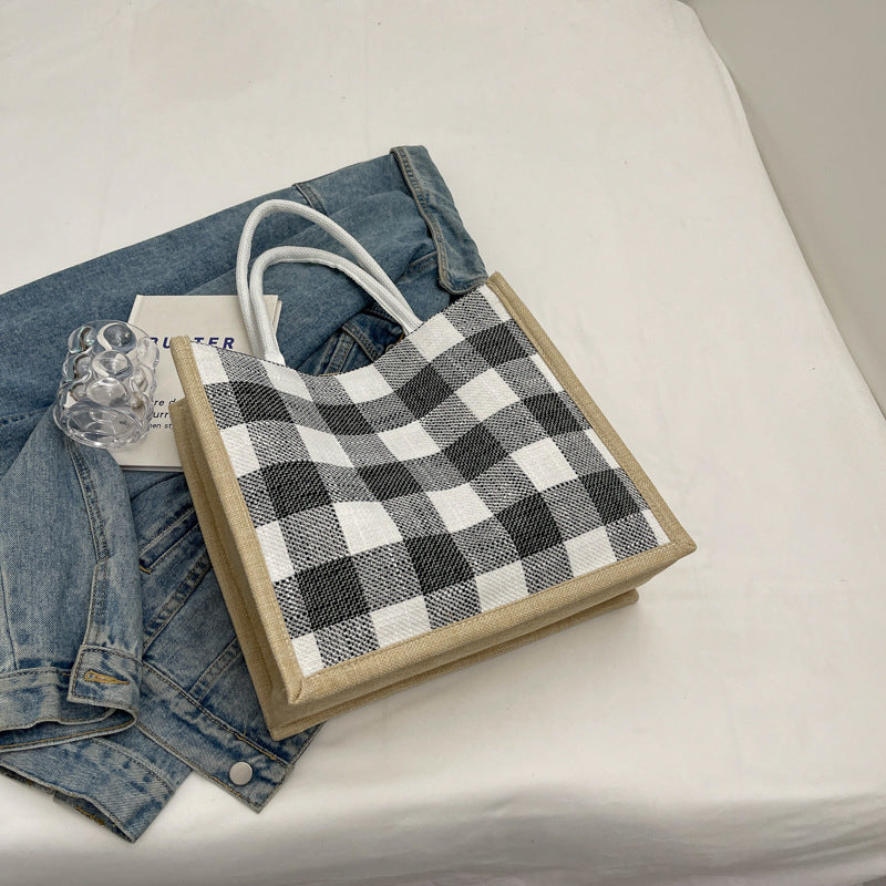 Damen Shopper-Tasche mit kariertem Design und verspielten Pompons Nord Taschen