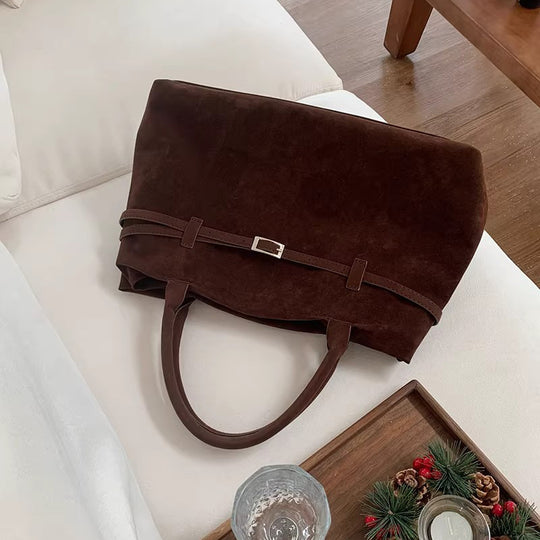 Damen Schultertasche mit elegantem Wildlederbezug und dekorativem Gürtel Nord Taschen