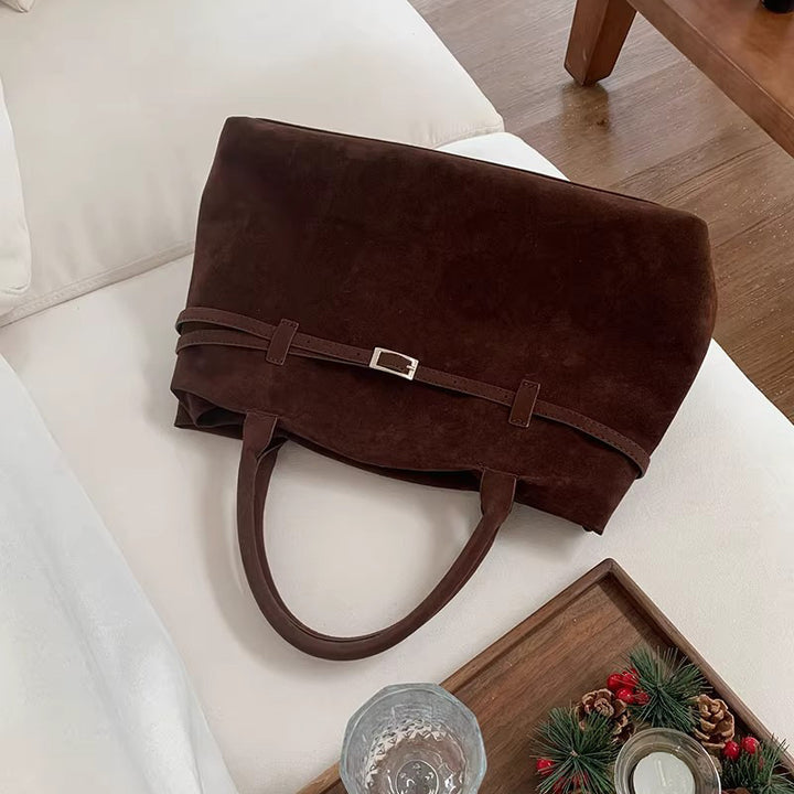 Damen Schultertasche mit elegantem Wildlederbezug und dekorativem Gürtel Nord Taschen