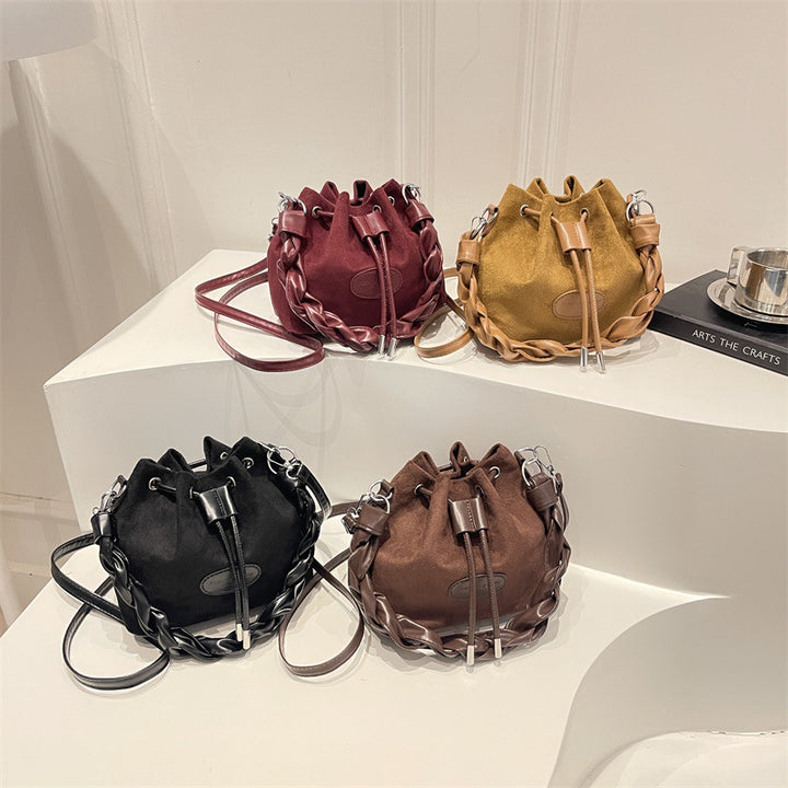 Damen Beuteltasche aus weichem Wildleder mit geflochtenem Design Nord Taschen