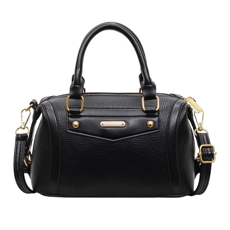 Damen Handtasche aus hochwertigem Kunstleder mit elegantem Kettenakzent Nord Taschen