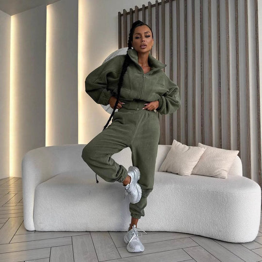 Damen kurzes Reißverschluss-Hoodie mit elastischem Bund und schmal zulaufender High-Waist-Jogginghose aus schwerem French-Terry Nord Taschen
