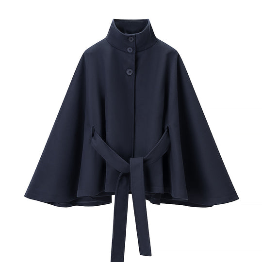 Damen Kurzcape mit Stehkragen, verdeckter Knopfleiste und Taillenbindegürtel Nord Taschen