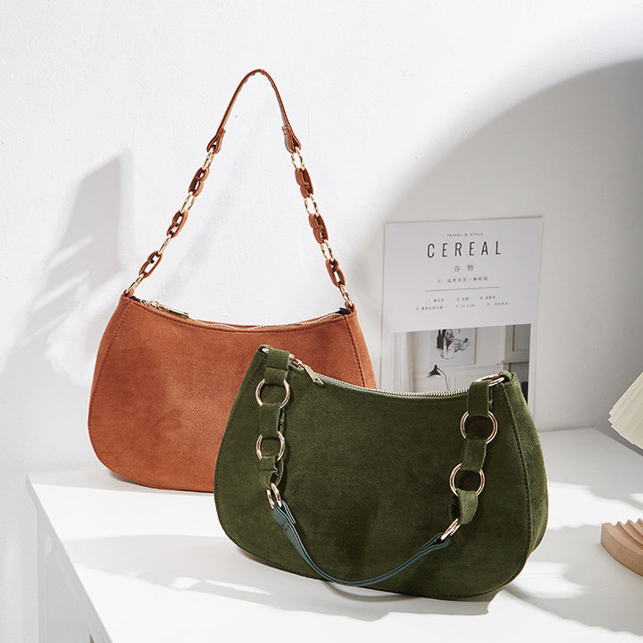Damen Hobo-Tasche mit elegantem Kettenriemen und geschmeidiger Velours-Oberfläche Nord Taschen