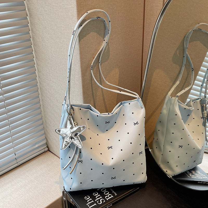 Damen Beuteltasche mit fröhlichem Punkten-Design Nord Taschen