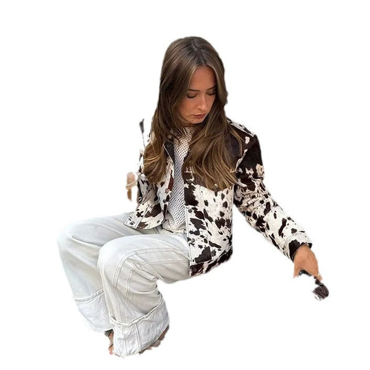 Damen Kurz geschnittene Western‑inspiriere Jacke mit Kuhflecken‑Felloptik und Brusttaschen Nord Taschen