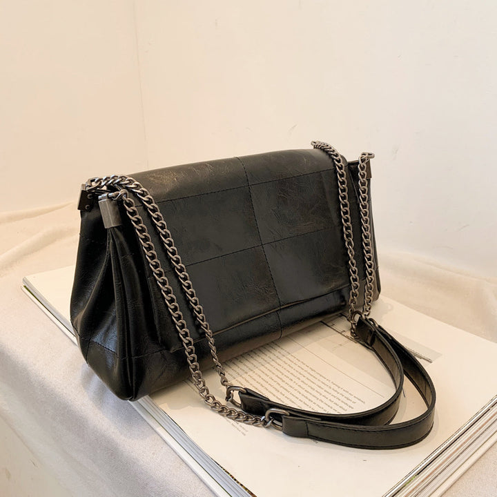 Damen Schultertasche mit eleganter Kettenverzierung und weicher Lederoberfläche Nord Taschen