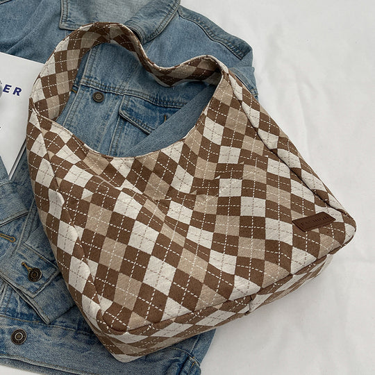 Damen Umhängetasche mit modernem Rautenmuster und praktischen Innenfächern Nord Taschen