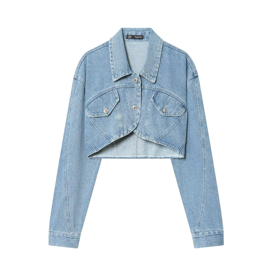 Damen Cropped Jeansjacke mit asymmetrischem Saum und aufgesetzten Pattentaschen Nord Taschen