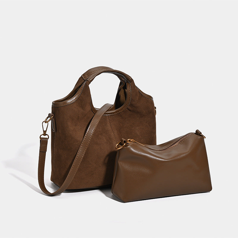 Damen Hobo-Tasche aus feinem Wildleder mit praktischen Trageoptionen Nord Taschen