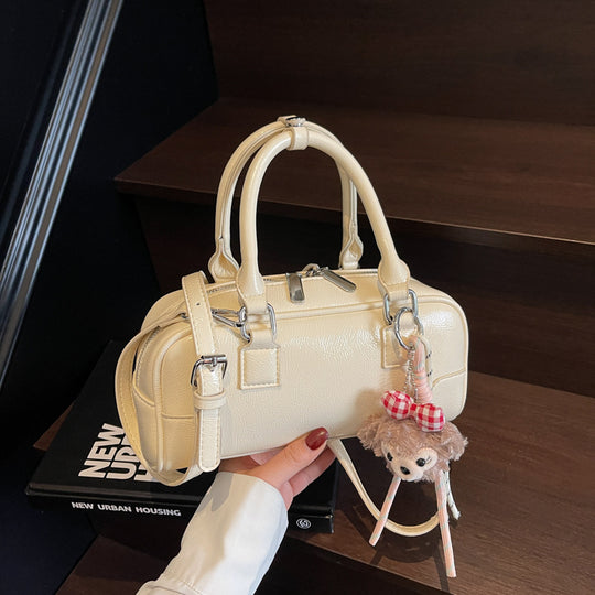 Damen Handtasche im modernen Stil mit abnehmbarem Anhänger | Nord Taschen
