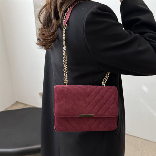 Damen Umhängetasche mit gestepptem Design und elegantem goldenen Kettenriemen Nord Taschen